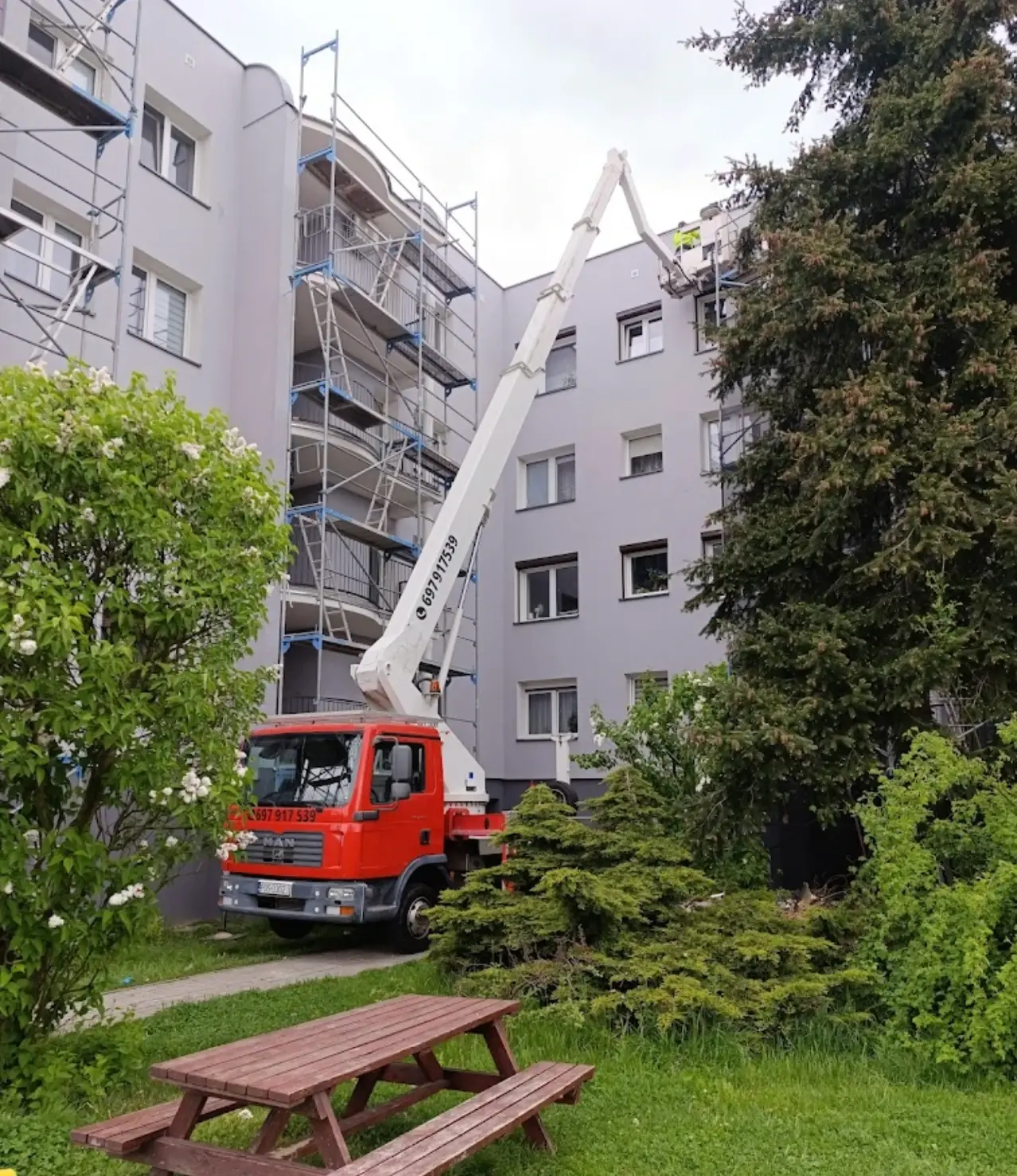 Wynajem podnośnika koszowego w Poznaniu